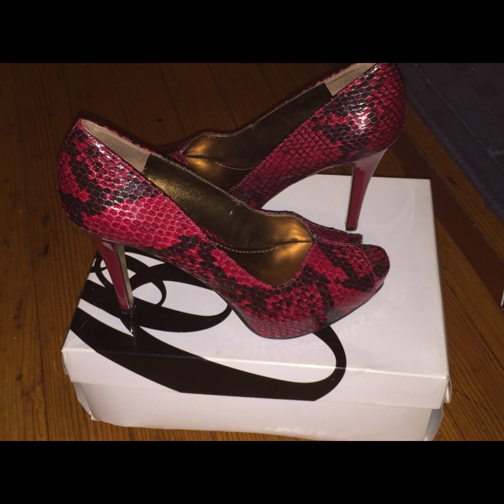 Nine West Red Snakeskin Print Peep Toe Pumps